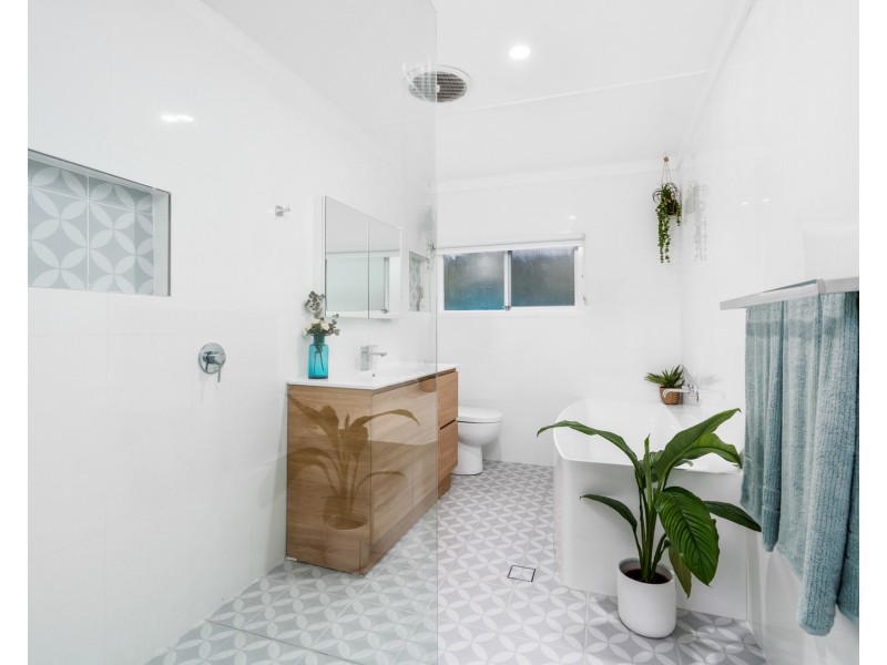 9 Maidens Brush Road, Wyoming NSW 2250