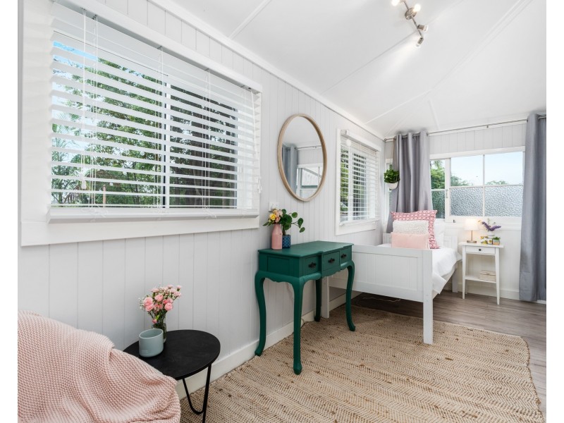 9 Maidens Brush Road, Wyoming NSW 2250