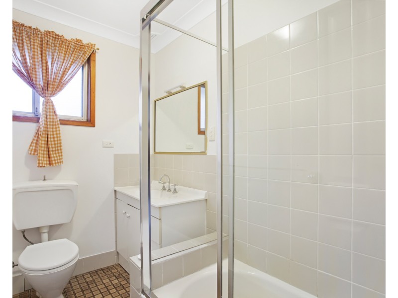 1/4 Kalawarra Road, Wyoming NSW 2250