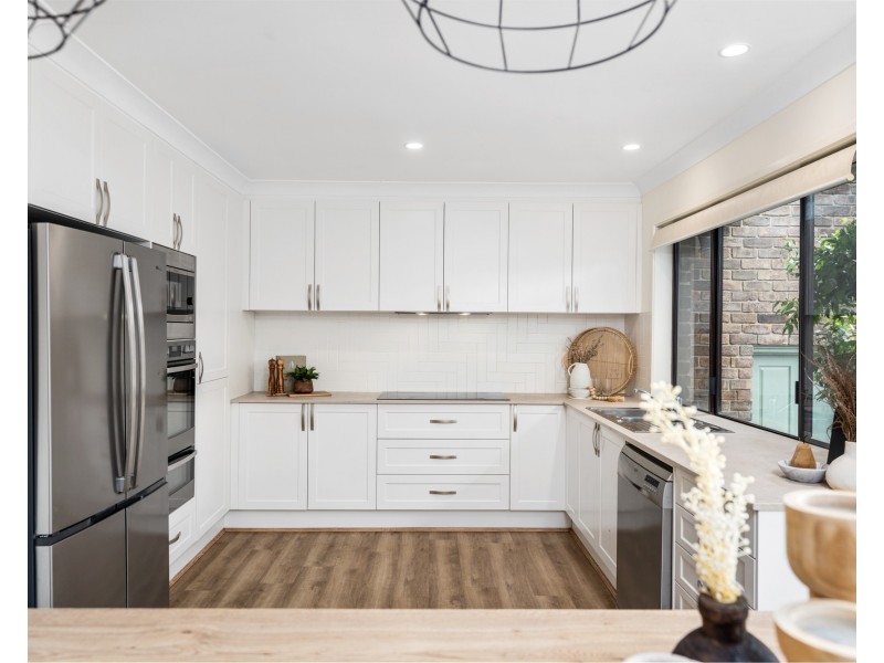 10 Bourbon Street, Wyoming NSW 2250