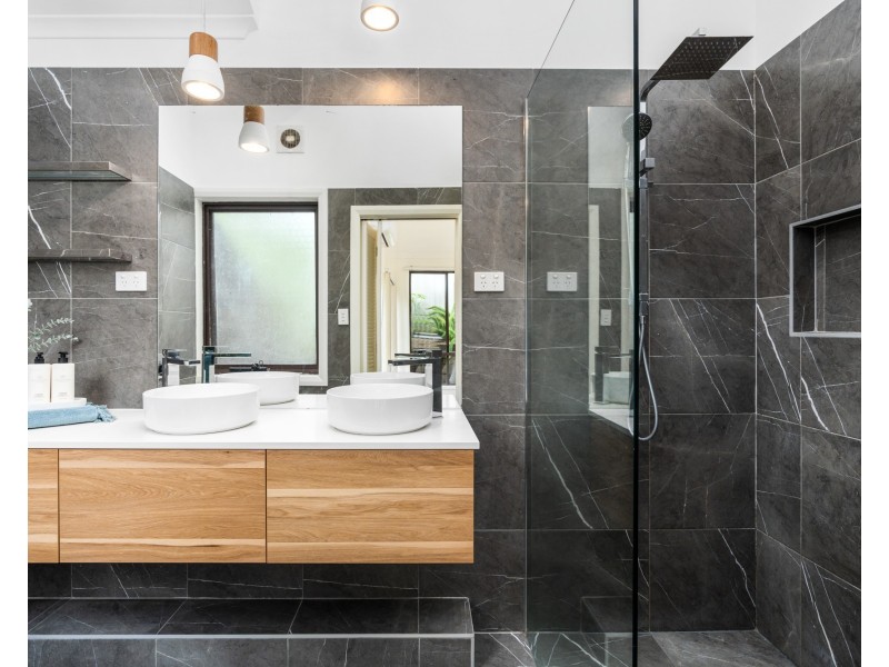 10 Bourbon Street, Wyoming NSW 2250