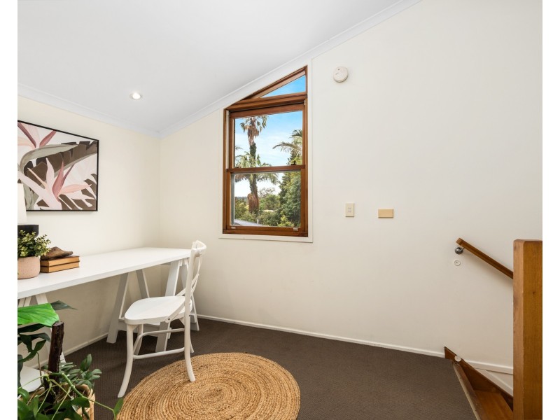 10 Bourbon Street, Wyoming NSW 2250