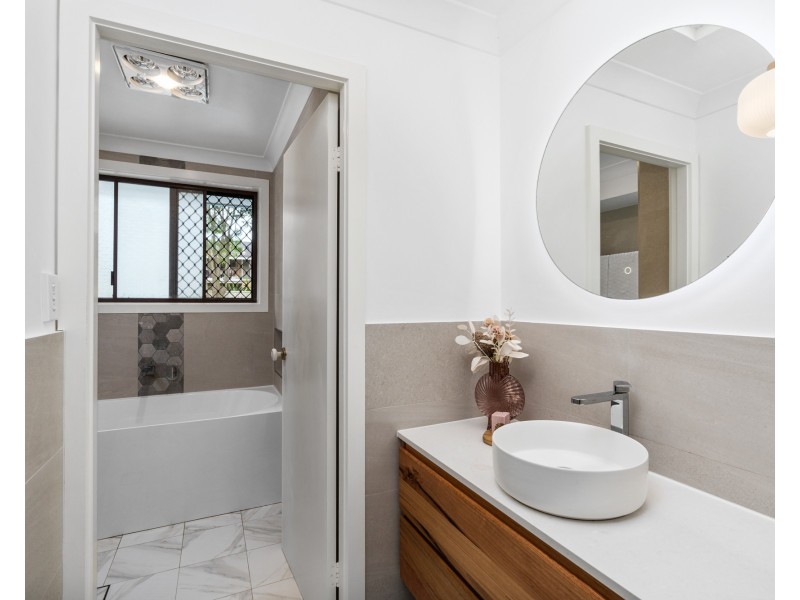 10 Bourbon Street, Wyoming NSW 2250