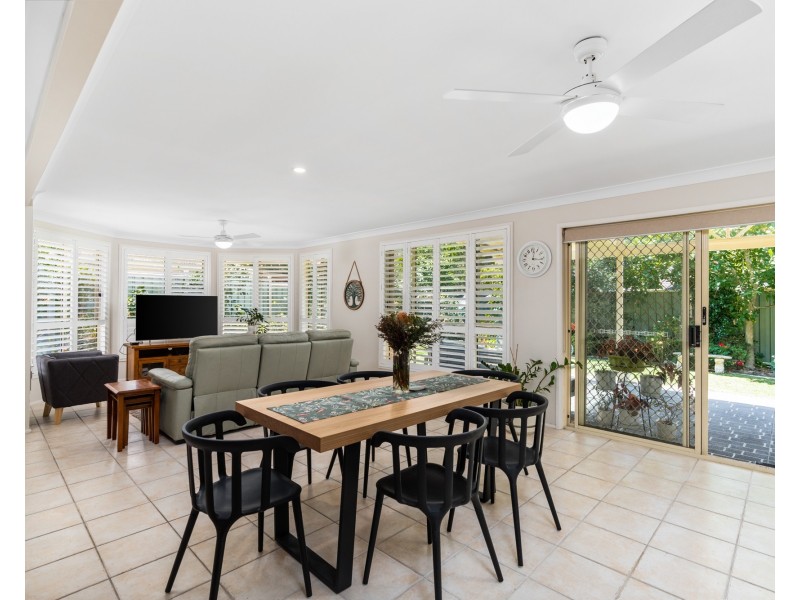 11 Burnside Close, Lisarow NSW 2250