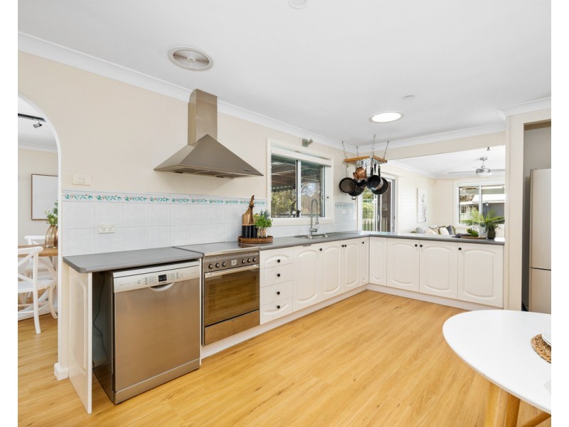 50 North Crescent, Wyoming NSW 2250