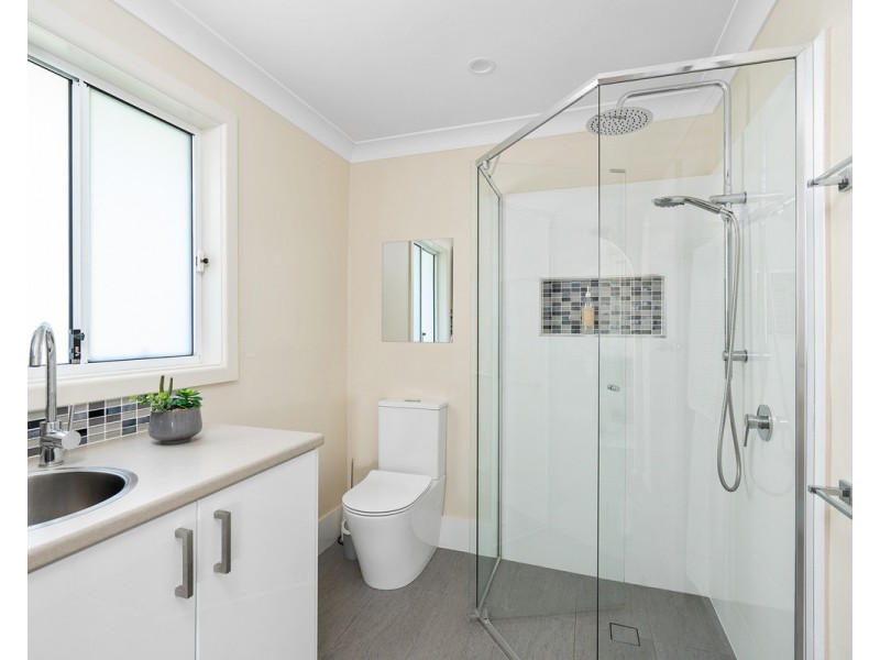 50 North Crescent, Wyoming NSW 2250