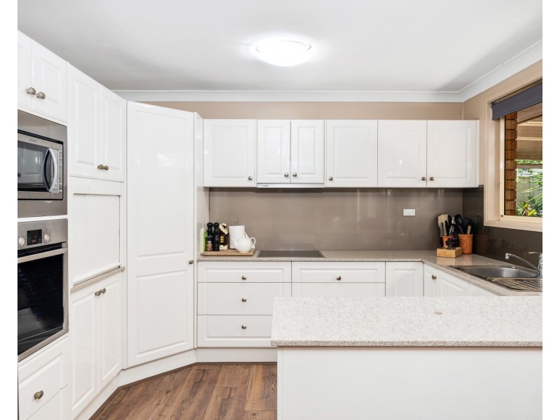 218 Cresthaven Avenue, Bateau Bay NSW 2261