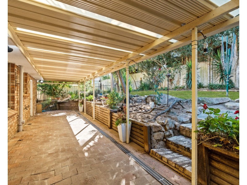 218 Cresthaven Avenue, Bateau Bay NSW 2261