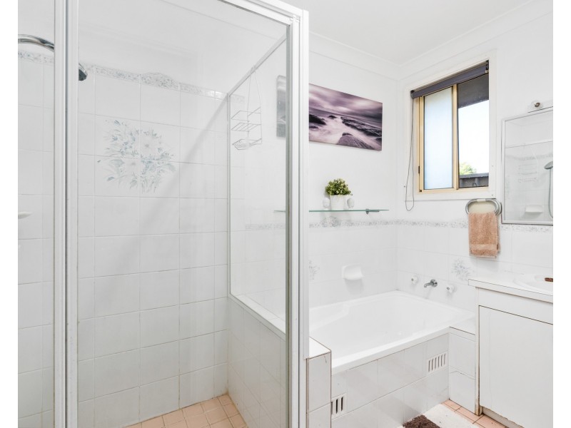 218 Cresthaven Avenue, Bateau Bay NSW 2261