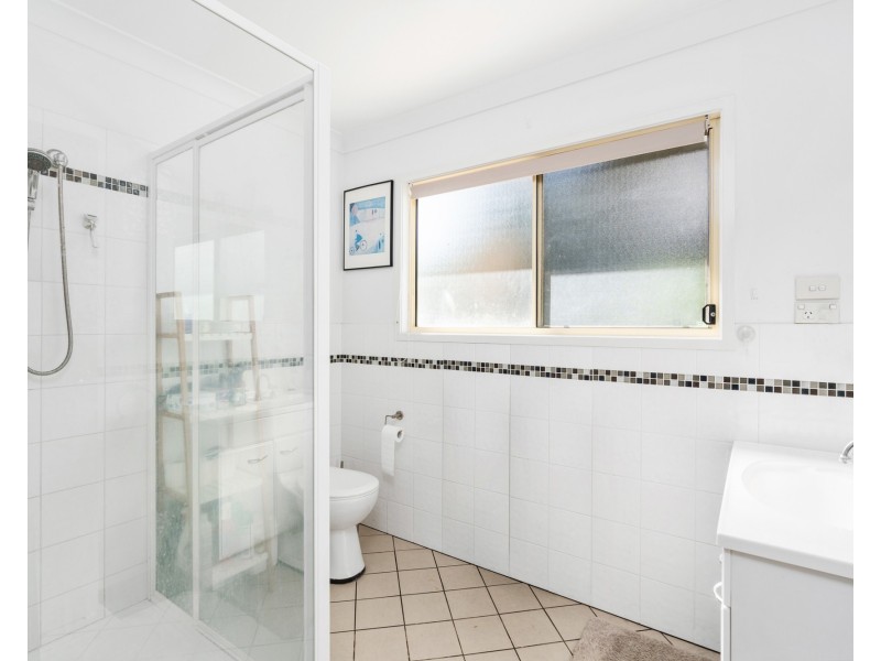 218 Cresthaven Avenue, Bateau Bay NSW 2261