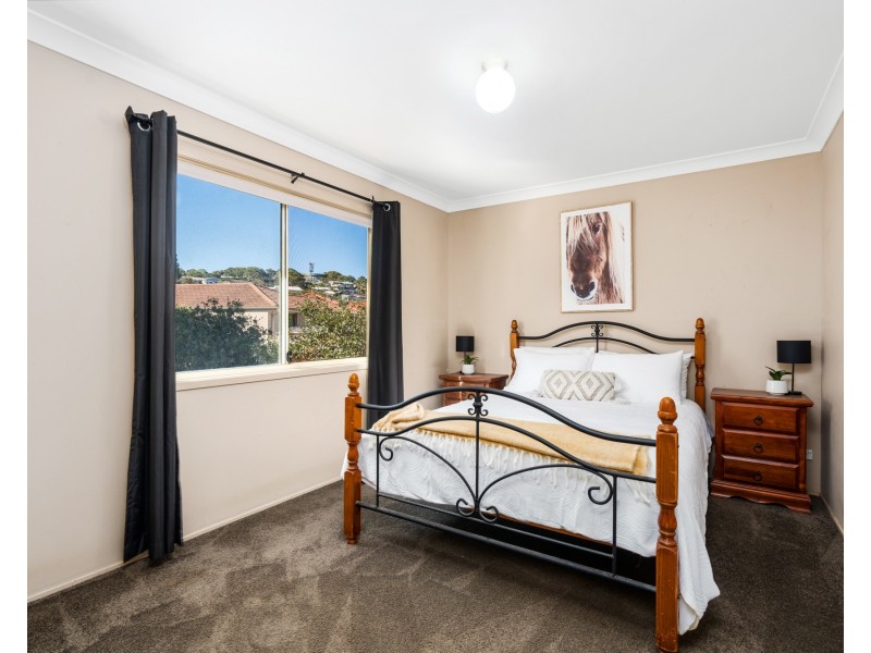 218 Cresthaven Avenue, Bateau Bay NSW 2261