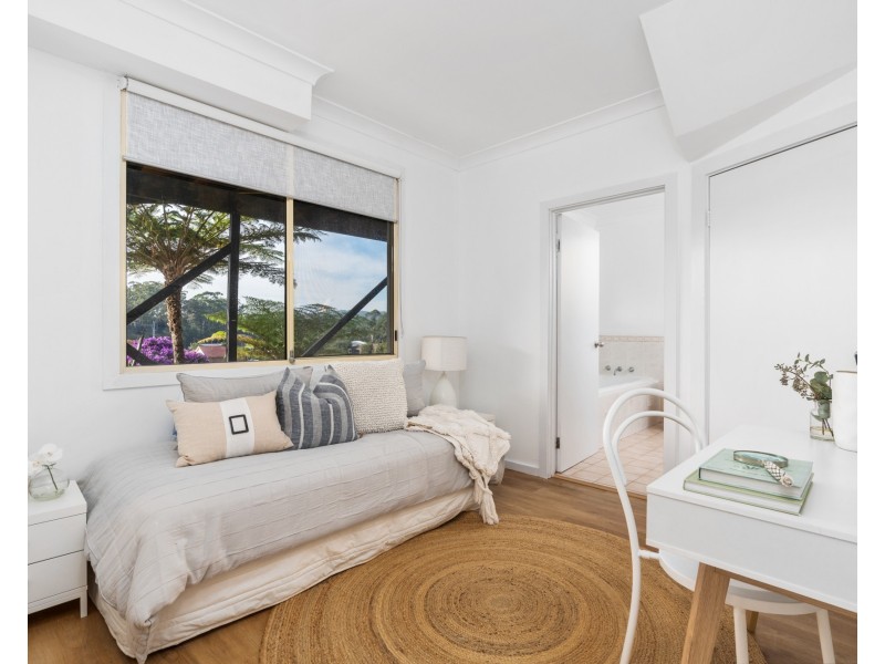 3 Stewart Brougham Close, Lisarow NSW 2250