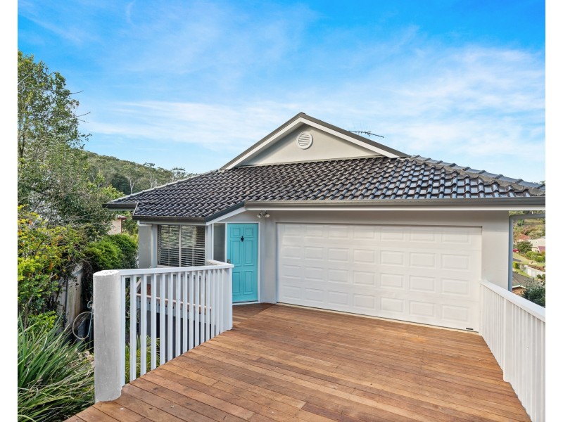 3 Stewart Brougham Close, Lisarow NSW 2250
