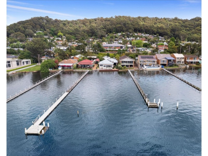 37 Kurrawa Avenue, Point Clare NSW 2250