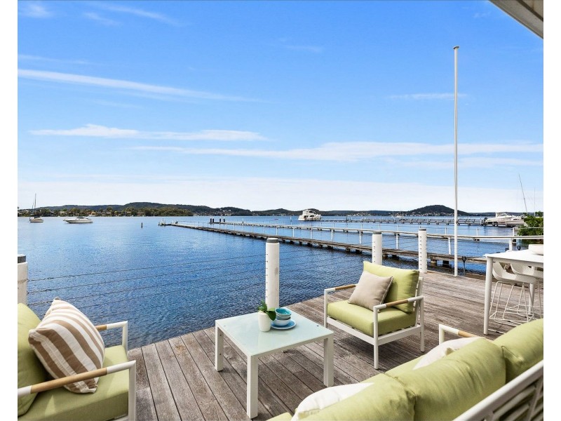 37 Kurrawa Avenue, Point Clare NSW 2250