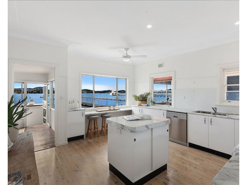 37 Kurrawa Avenue, Point Clare NSW 2250