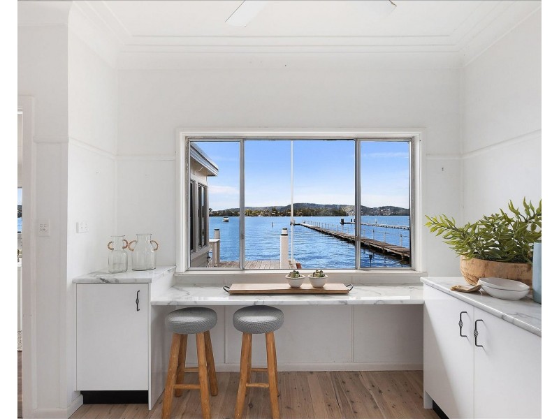 37 Kurrawa Avenue, Point Clare NSW 2250