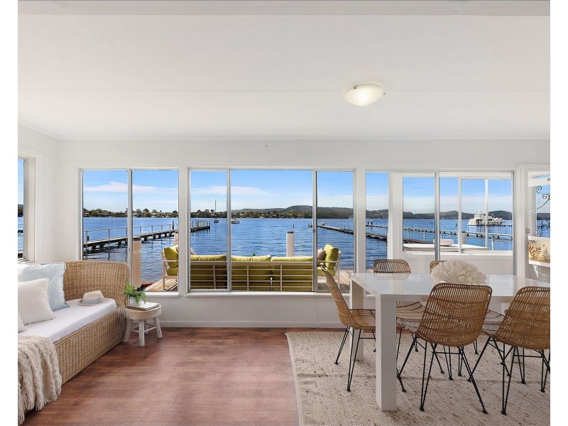 37 Kurrawa Avenue, Point Clare NSW 2250