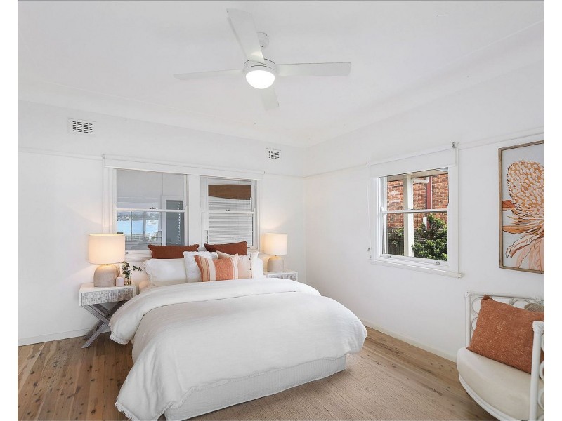 37 Kurrawa Avenue, Point Clare NSW 2250