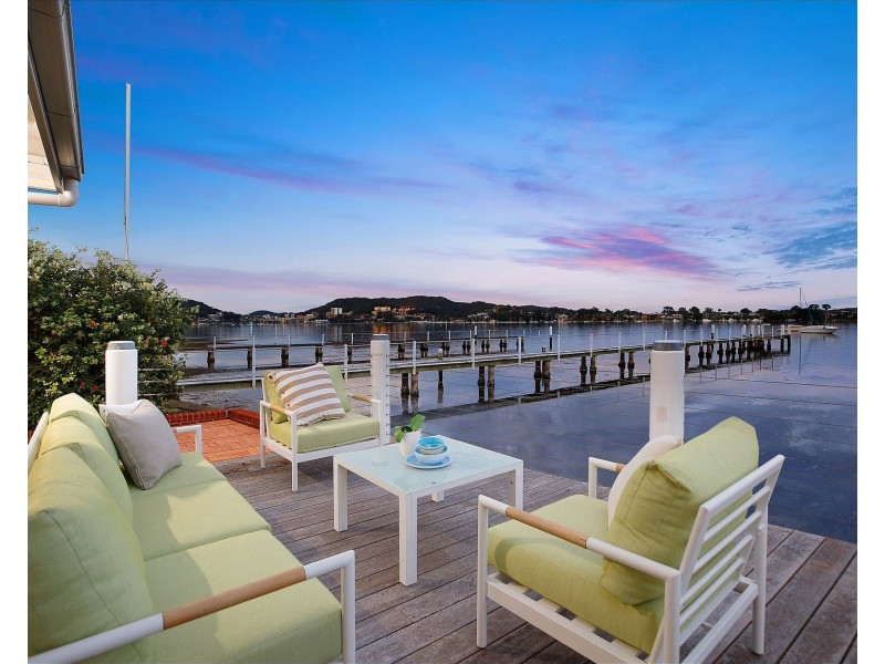 37 Kurrawa Avenue, Point Clare NSW 2250