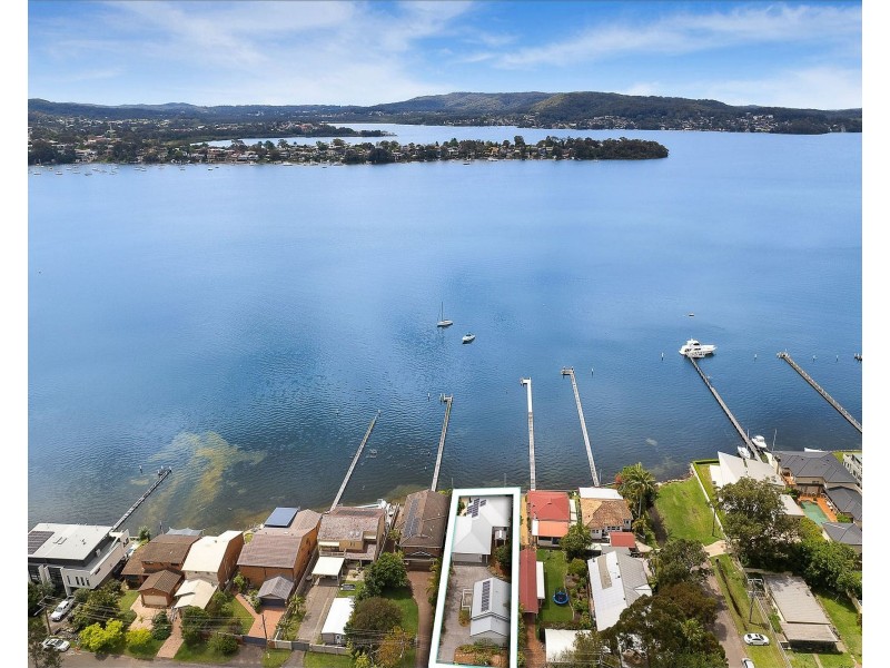 37 Kurrawa Avenue, Point Clare NSW 2250