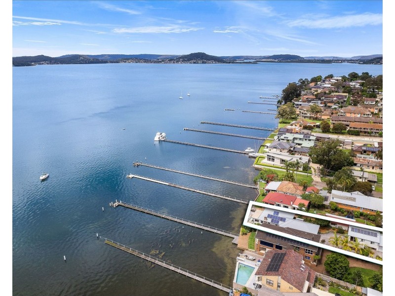 37 Kurrawa Avenue, Point Clare NSW 2250