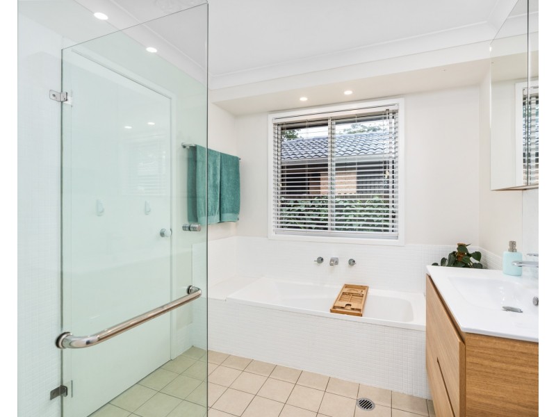 2 Kareel Close, Erina NSW 2250