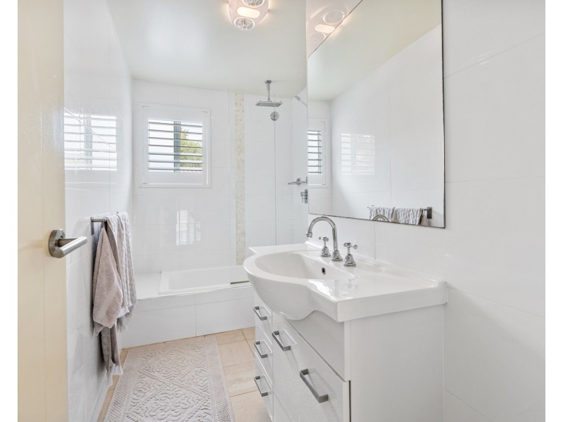 2/5 White Street, East Gosford NSW 2250