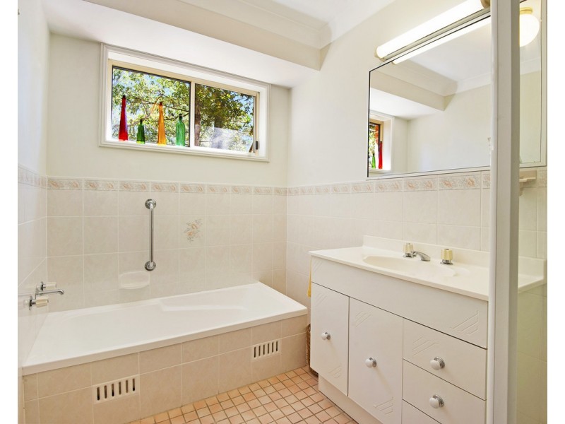 2/19 Charles Kay Drive, Terrigal NSW 2260