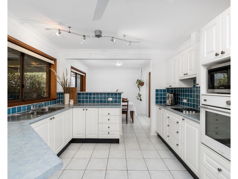 12 Larbonya Avenue, Wyoming NSW 2250