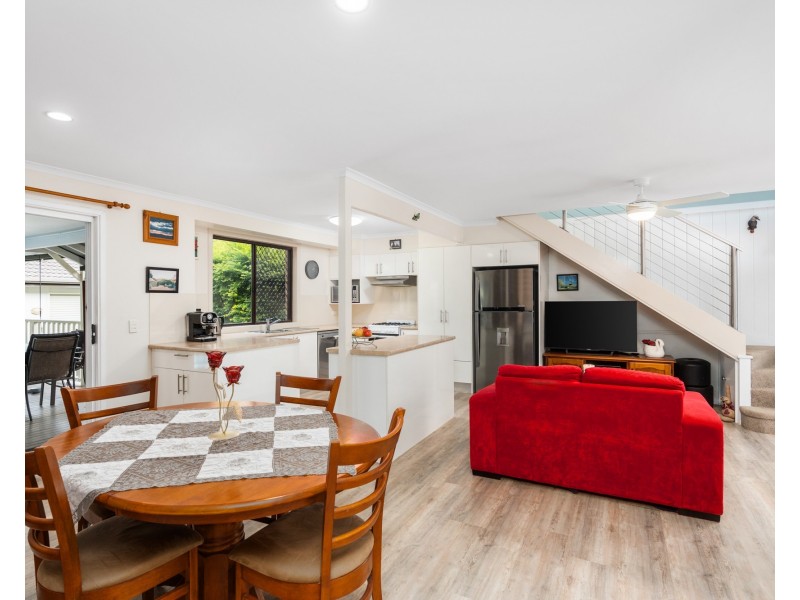 8 Paperbark Close, Wyoming NSW 2250