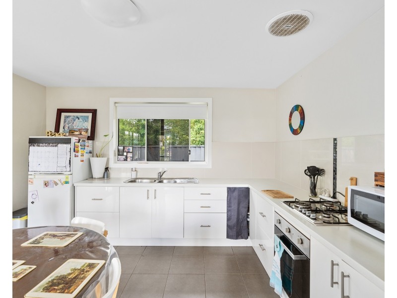 20 Windsor Road, Berkeley Vale NSW 2261