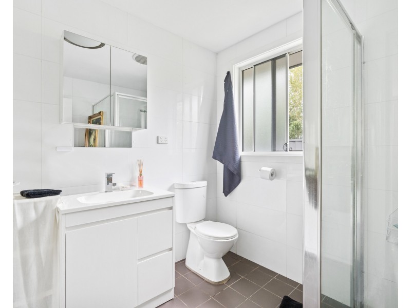 20 Windsor Road, Berkeley Vale NSW 2261