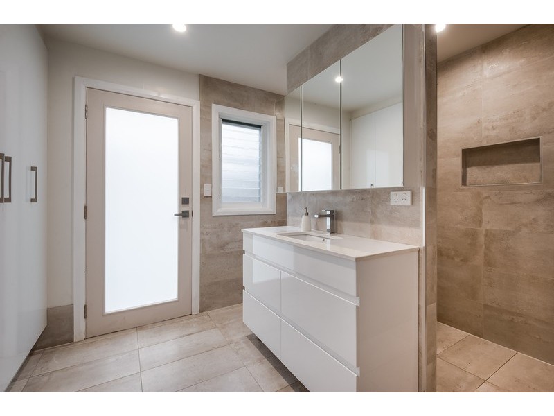 31 Lake Shore Drive, North Avoca NSW 2260