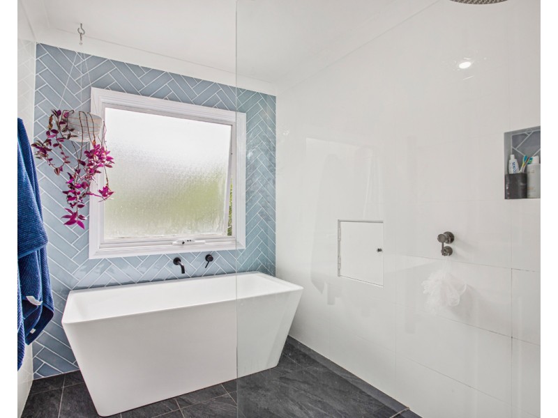 33 Pierce Street, Niagara Park NSW 2250