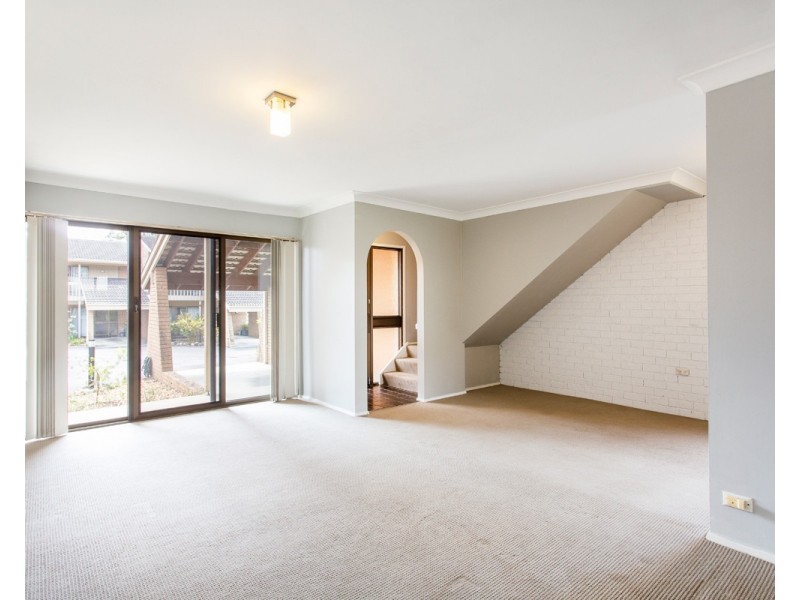 2/14 Russell Street, East Gosford NSW 2250