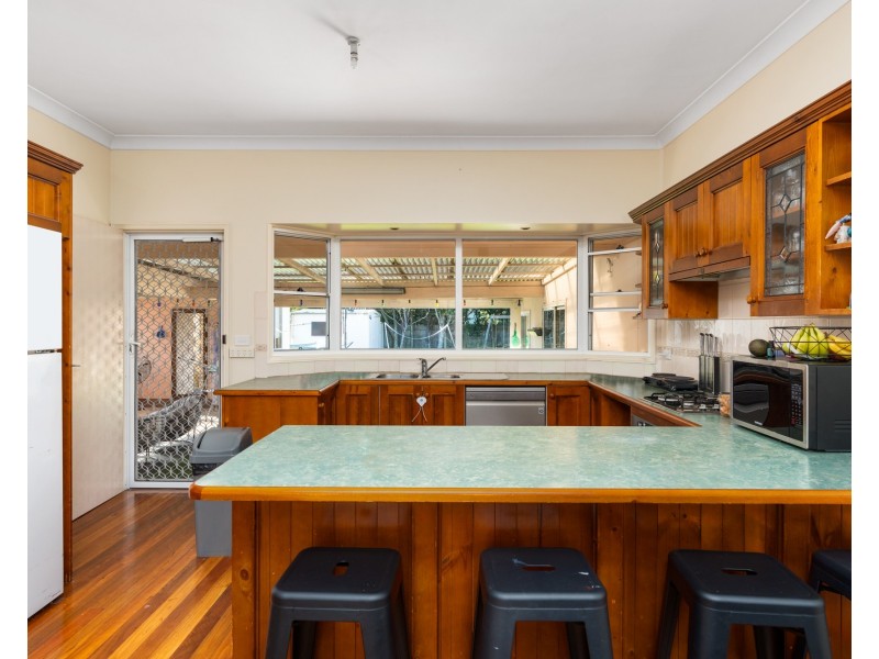 12 Yeddenba Avenue, Blue Bay NSW 2261