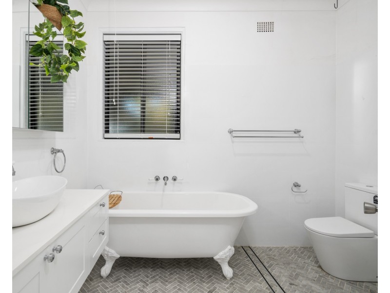 548 The Entrance Road, Erina Heights NSW 2260