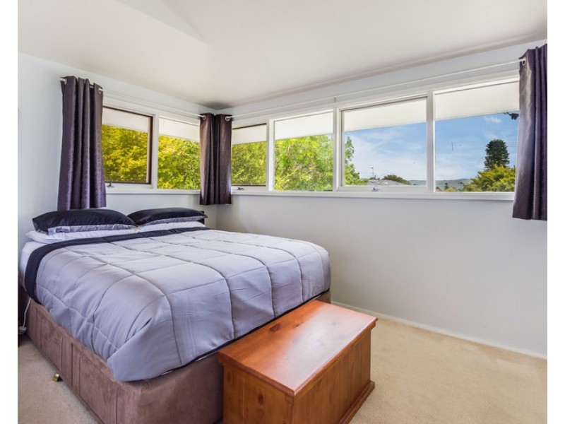 4 The Grove, Wyoming NSW 2250