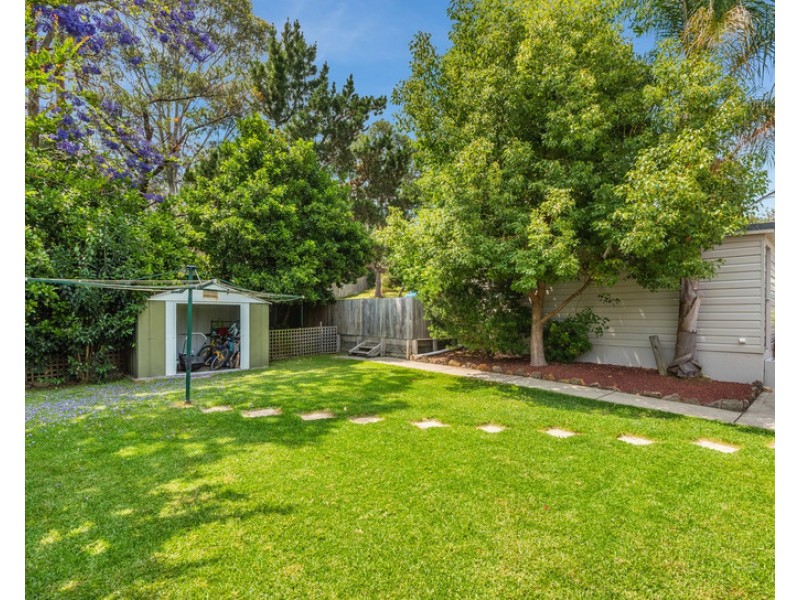 4 The Grove, Wyoming NSW 2250