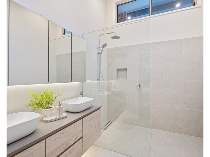 128 Berrys Head Road, Wyoming NSW 2250