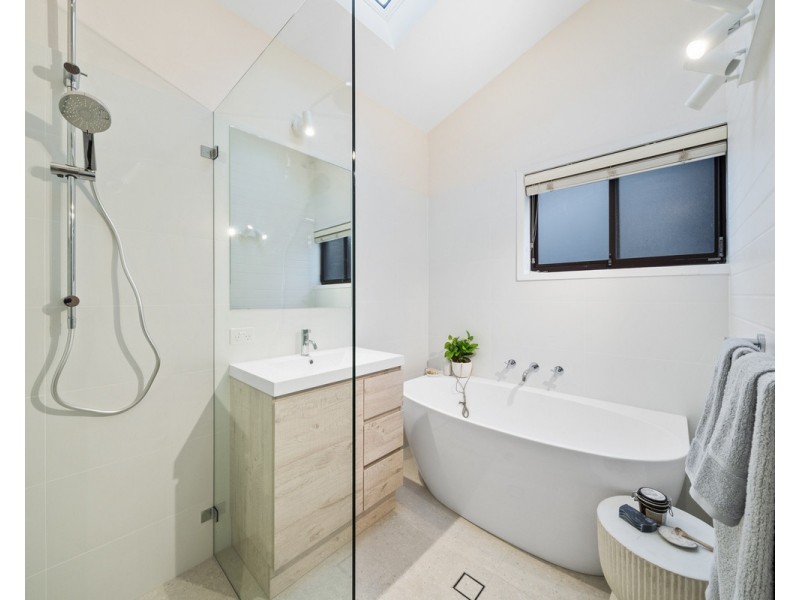 128 Berrys Head Road, Wyoming NSW 2250