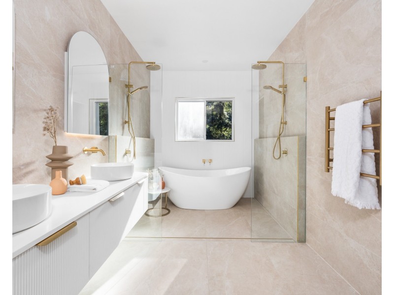 99 Chamberlain Road, Wyoming NSW 2250