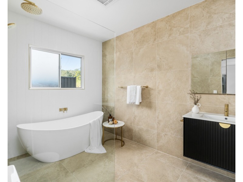 99 Chamberlain Road, Wyoming NSW 2250