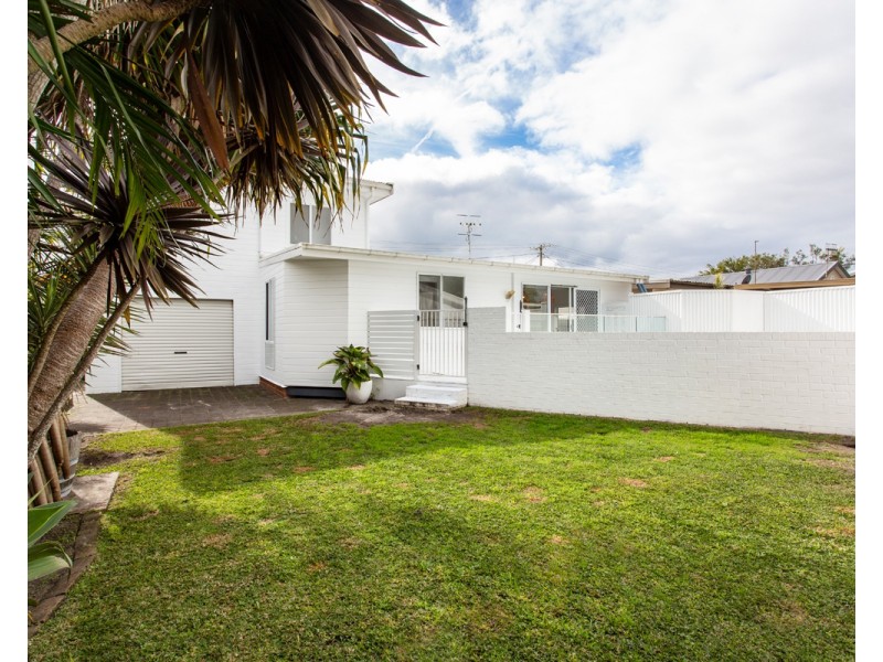 17 Bondi Road, The Entrance North NSW 2261