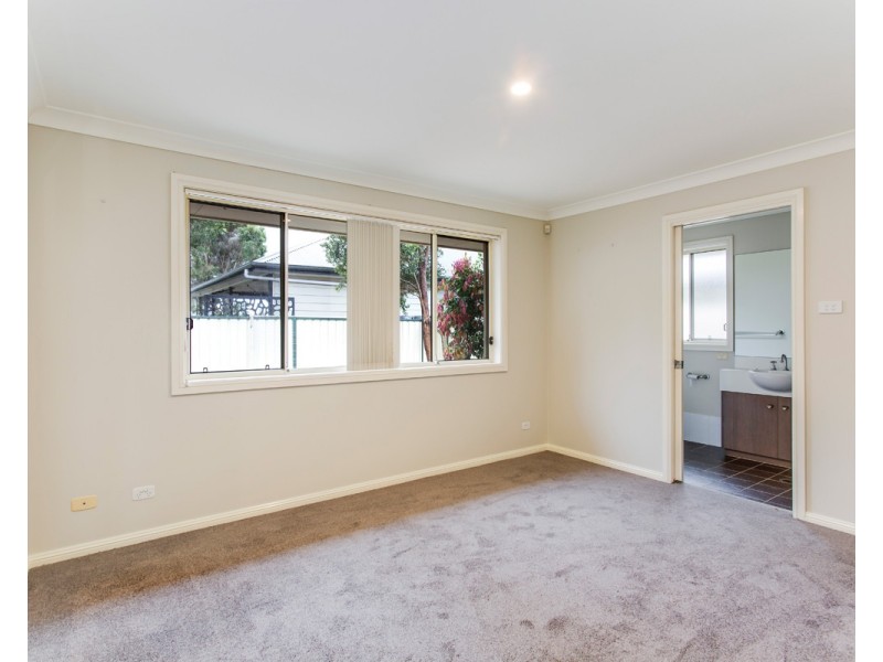 16 Moorlan Avenue, Killarney Vale NSW 2261
