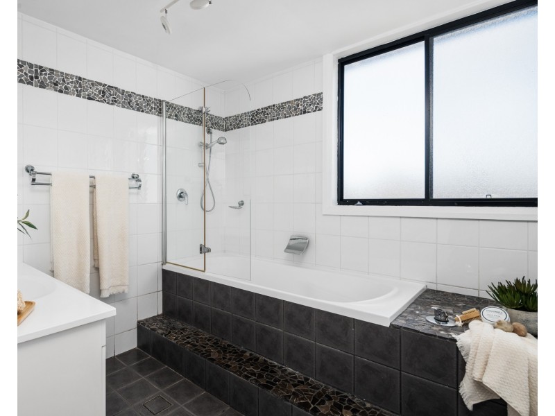 20 Captain Cook Crescent, Long Jetty NSW 2261