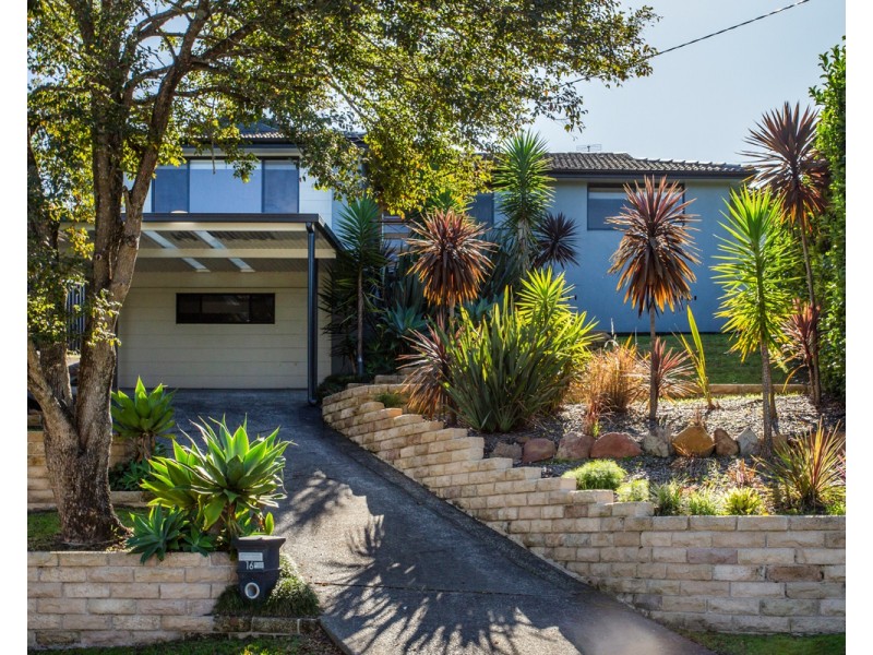 16 Dora Street, Lisarow NSW 2250