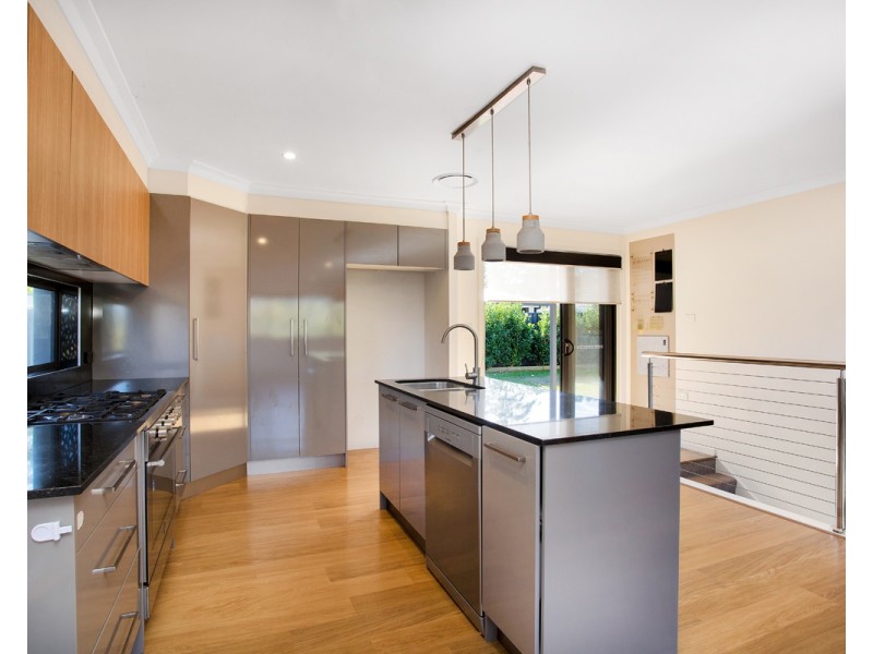 16 Dora Street, Lisarow NSW 2250