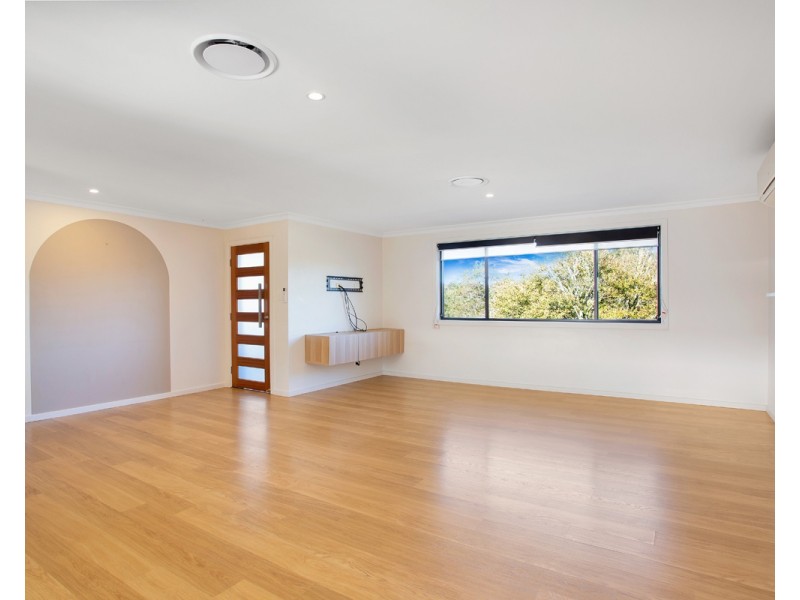 16 Dora Street, Lisarow NSW 2250